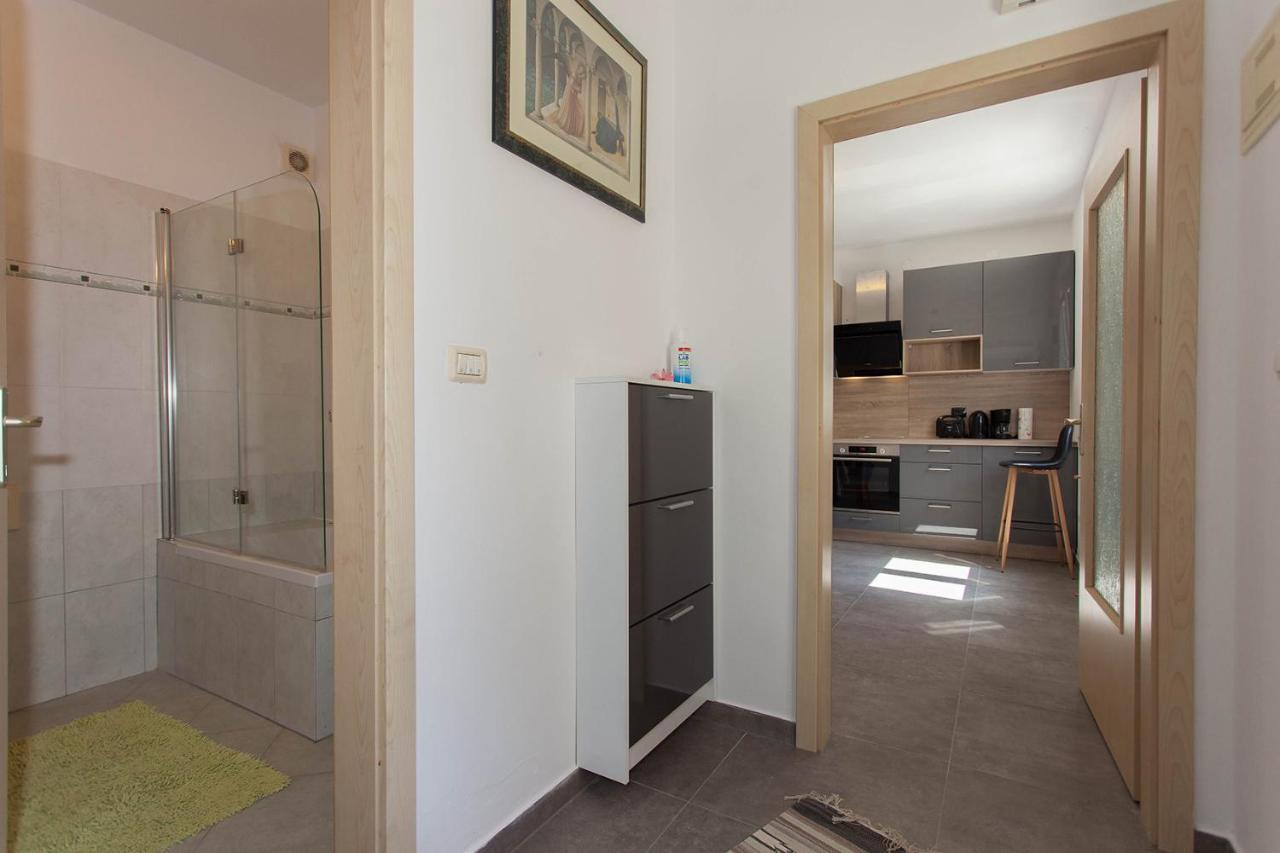 Ferienwohnung Viridis Pula Exterior foto